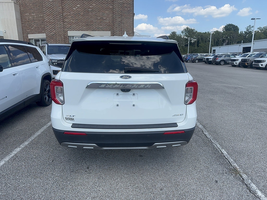 Used 2022 Ford Explorer XLT w/ Equipment Group 202A AWD/4WD image 14