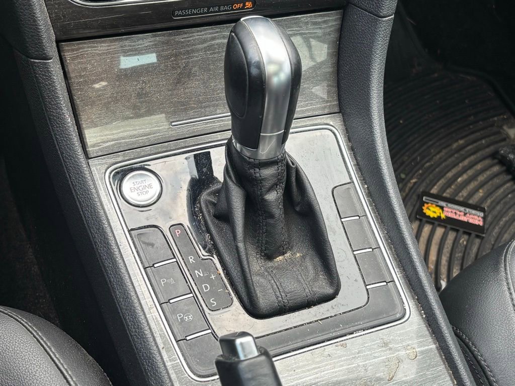 Used 2017 Volkswagen Passat 1.8T SEL Premium FWD image 12