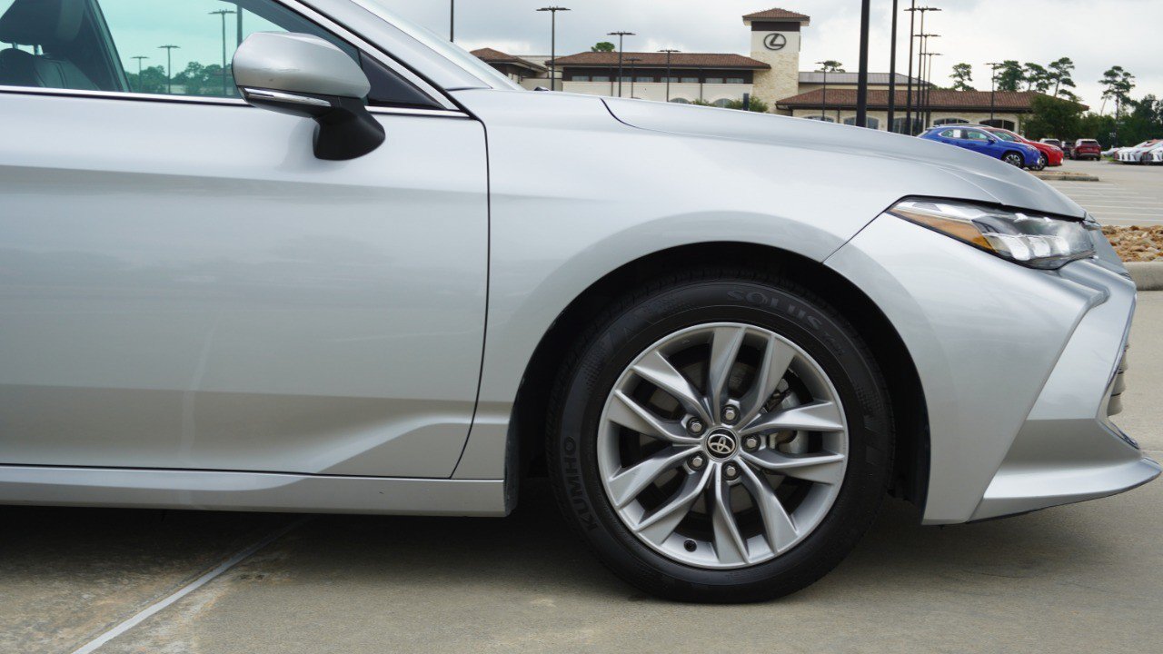 Used 2022 Toyota Avalon XLE FWD image 9