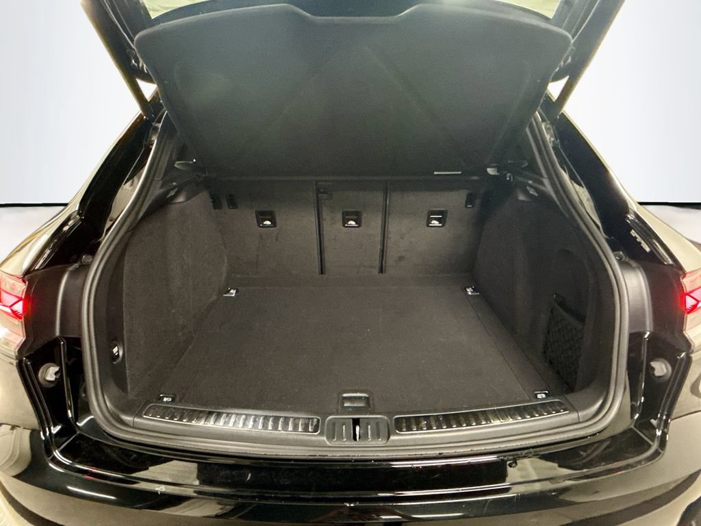 Certified 2020 Porsche Macan AWD/4WD image 27