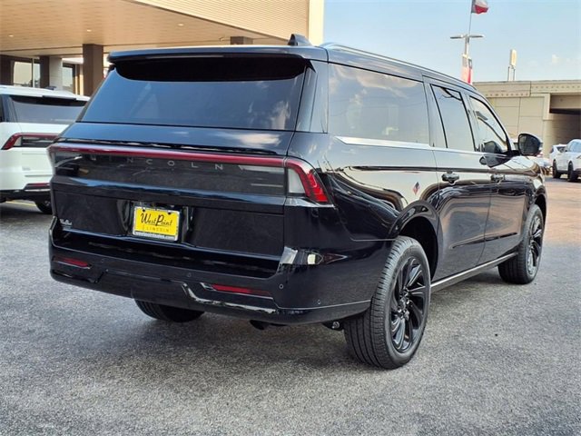 New 2025 Lincoln Navigator L Reserve image 2