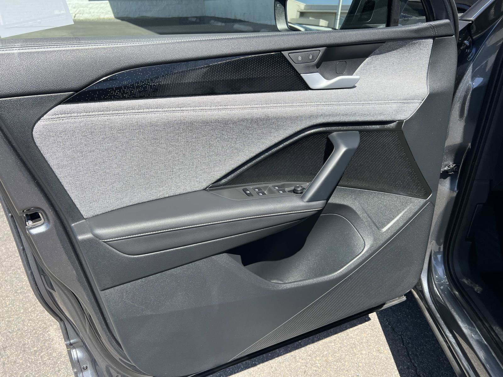 Certified 2025 Volkswagen Tiguan S FWD image 6