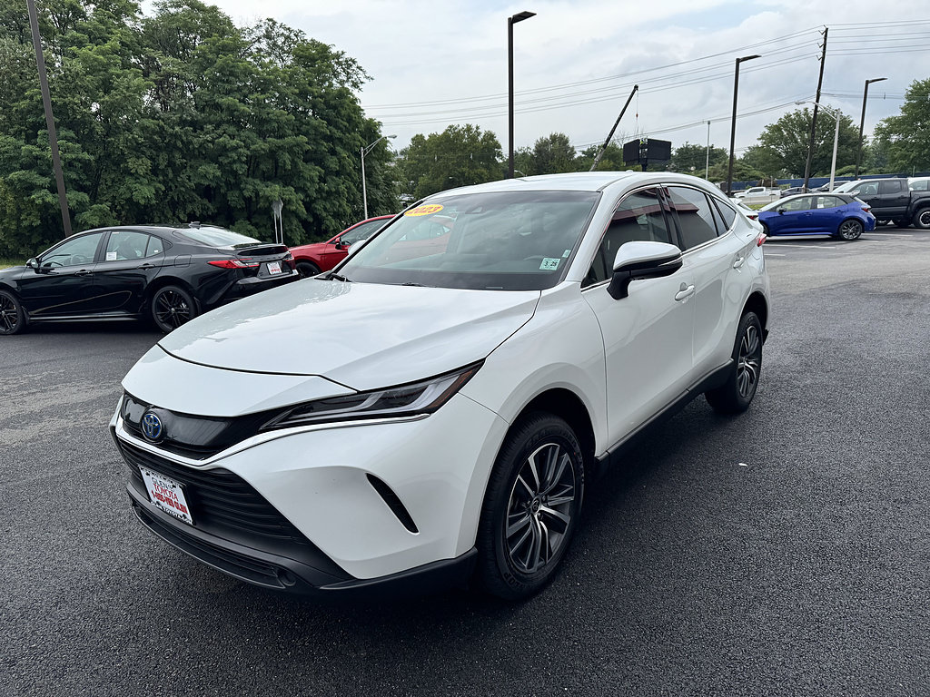 Certified 2023 Toyota Venza LE AWD/4WD image 2