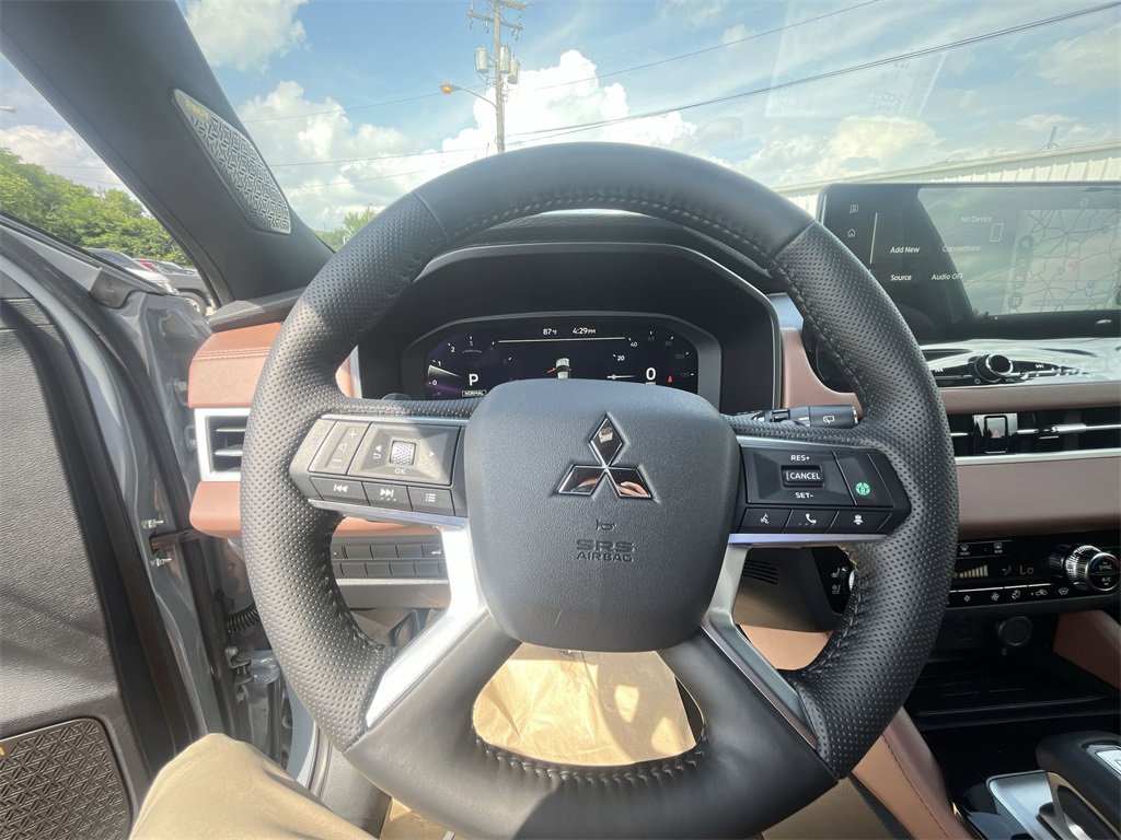 New 2025 Mitsubishi Outlander SEL image 14