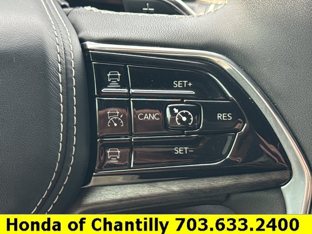 Used 2024 Jeep Grand Cherokee L Overland w/ Luxury Tech Group IV AWD/4WD image 12