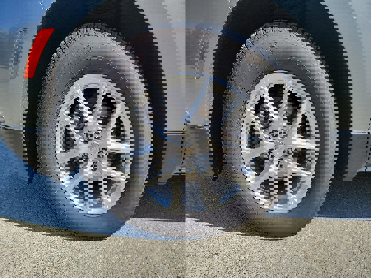 Used 2023 Chevrolet Equinox LT image 10