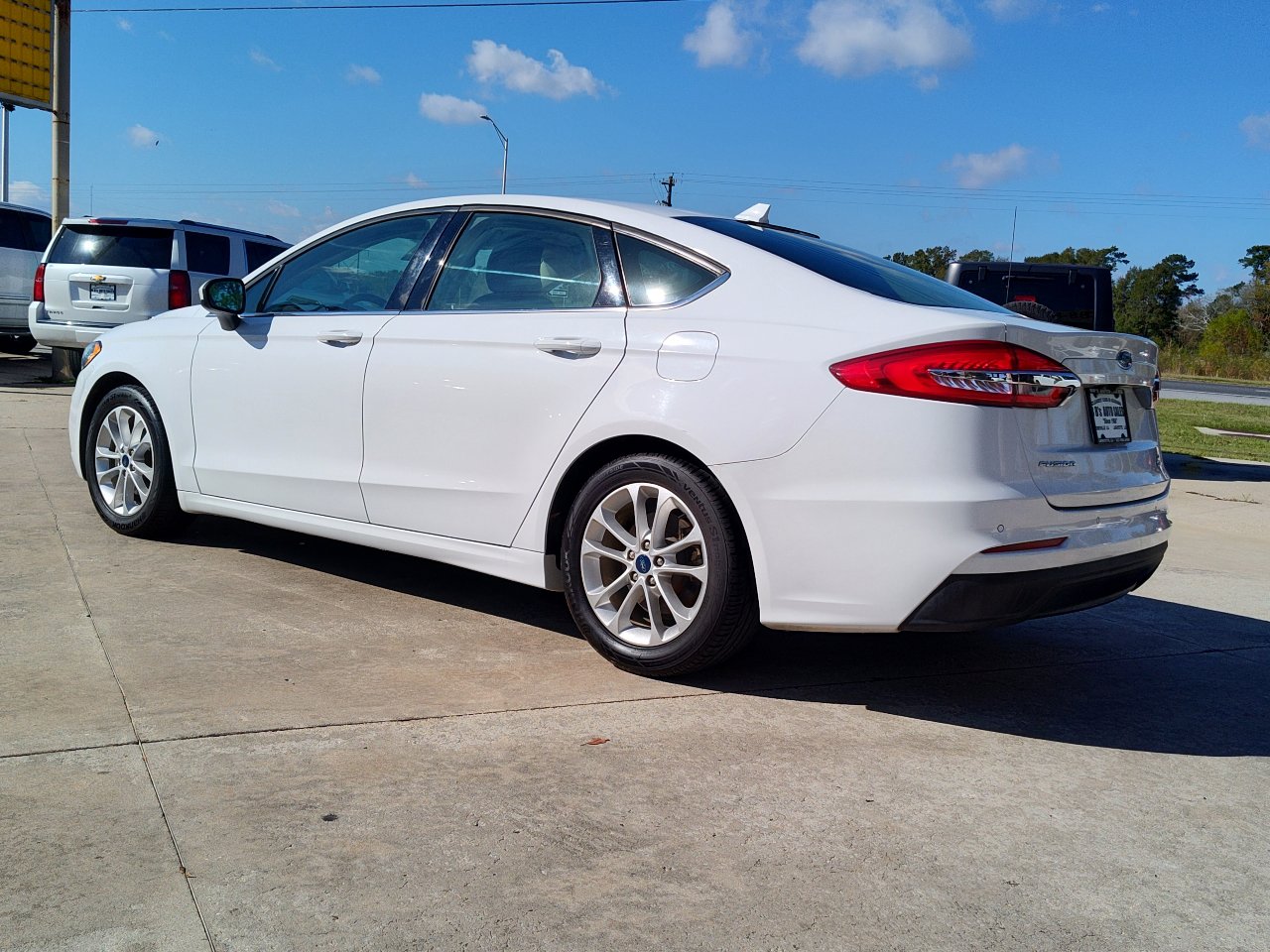 Used 2019 Ford Fusion SE image 4