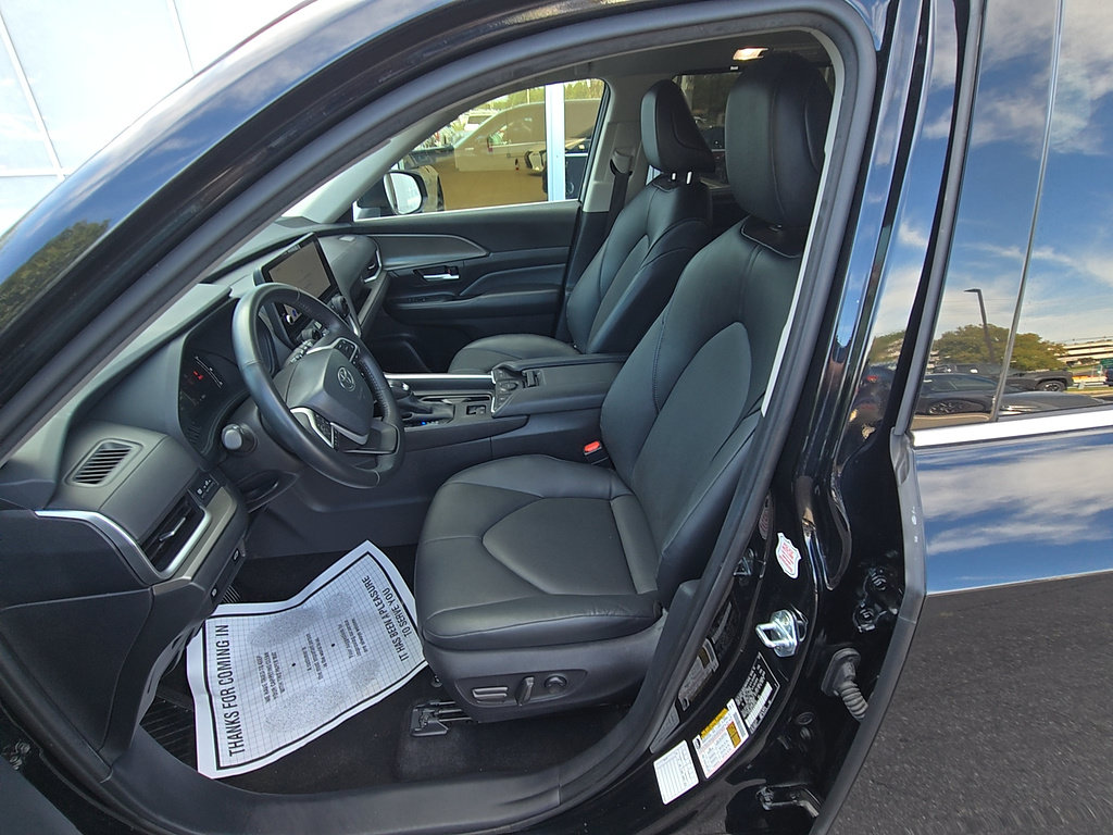 Certified 2025 Toyota Grand Highlander AWD image 10