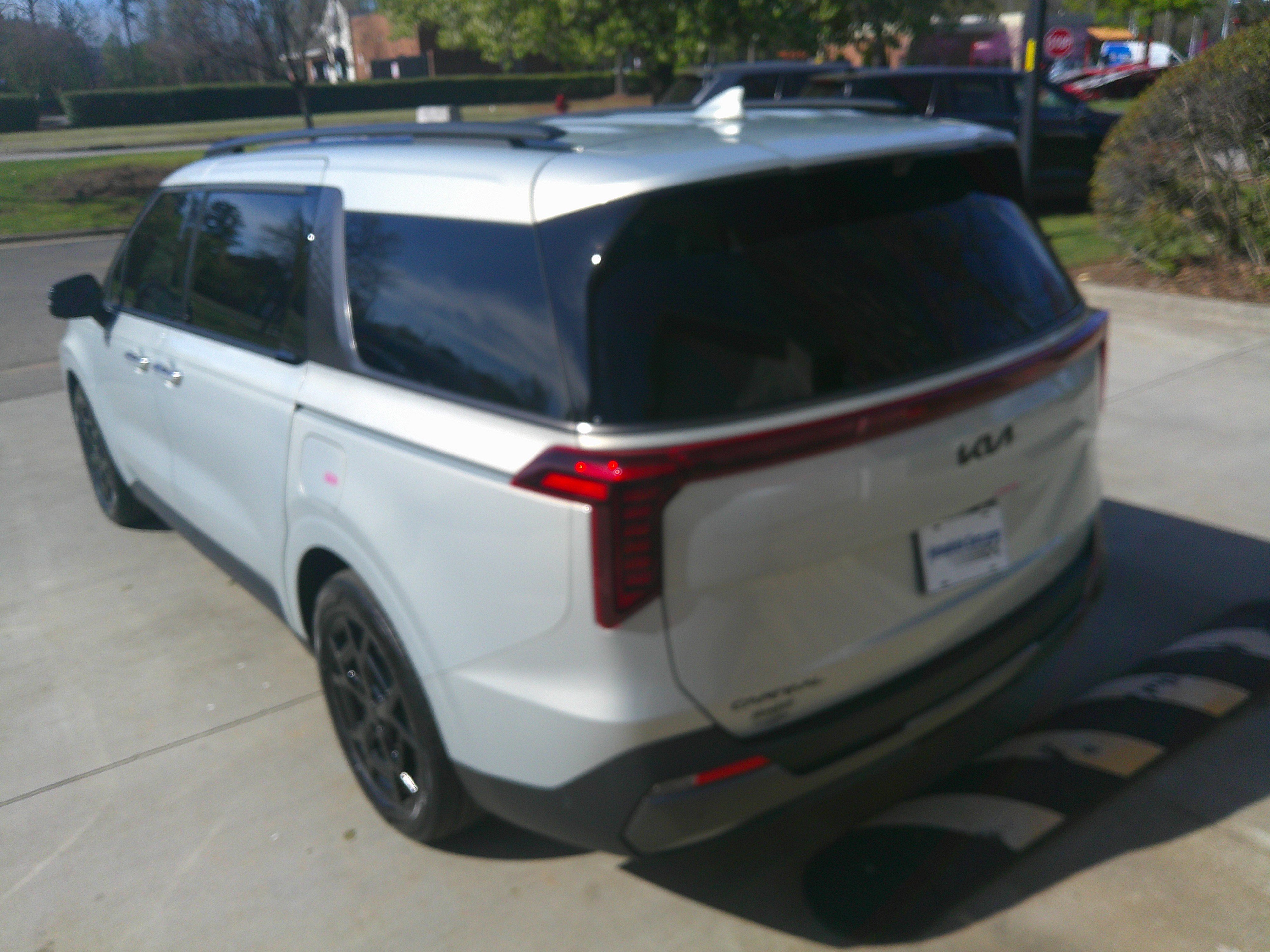 Used 2025 Kia Carnival SX Prestige image 9