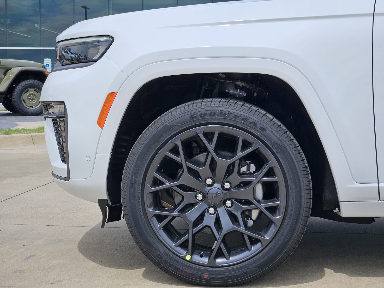 New 2026 Jeep Grand Cherokee L Summit w/ Obsidian Package AWD/4WD image 11
