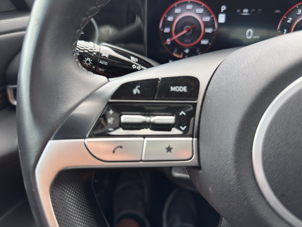 Used 2025 Hyundai Elantra Limited FWD image 18