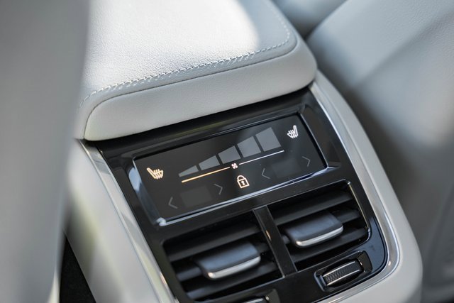 New 2026 Volvo XC60 B5 Ultra w/ Protection Package Premier image 34