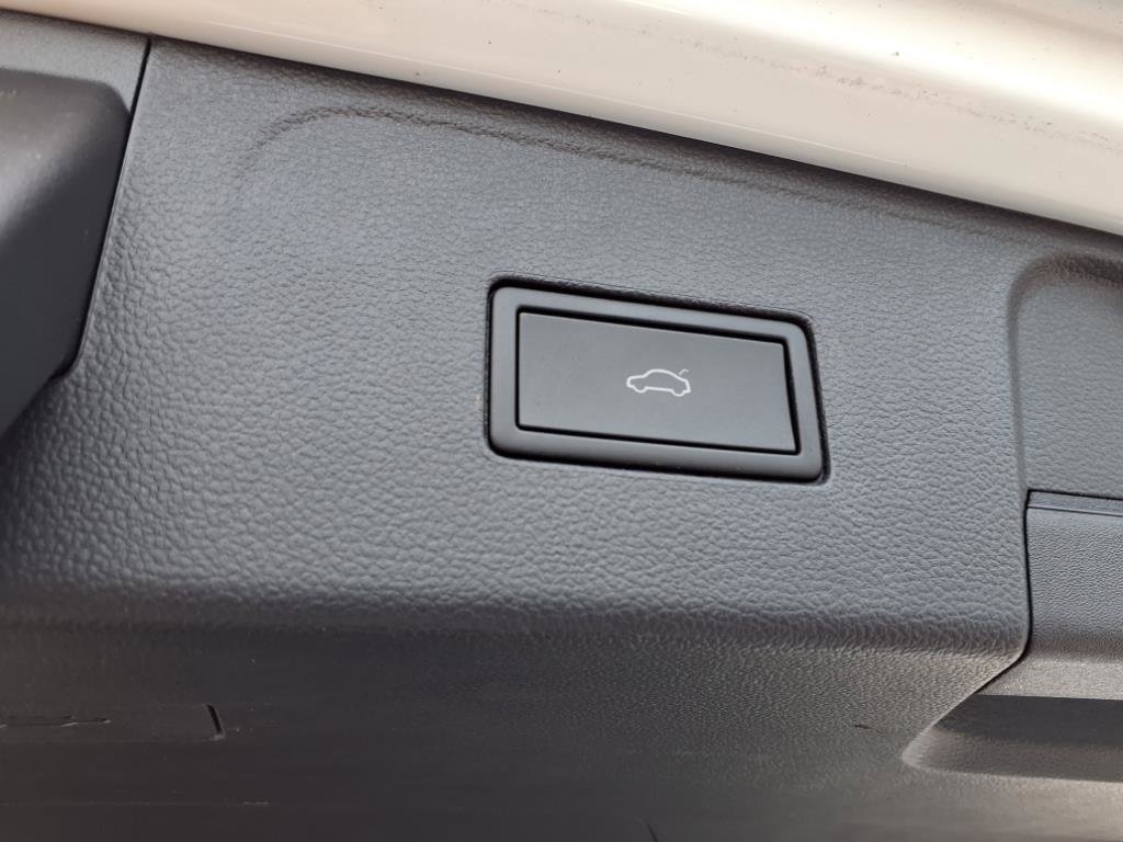 Used 2025 Volkswagen Atlas SE image 30