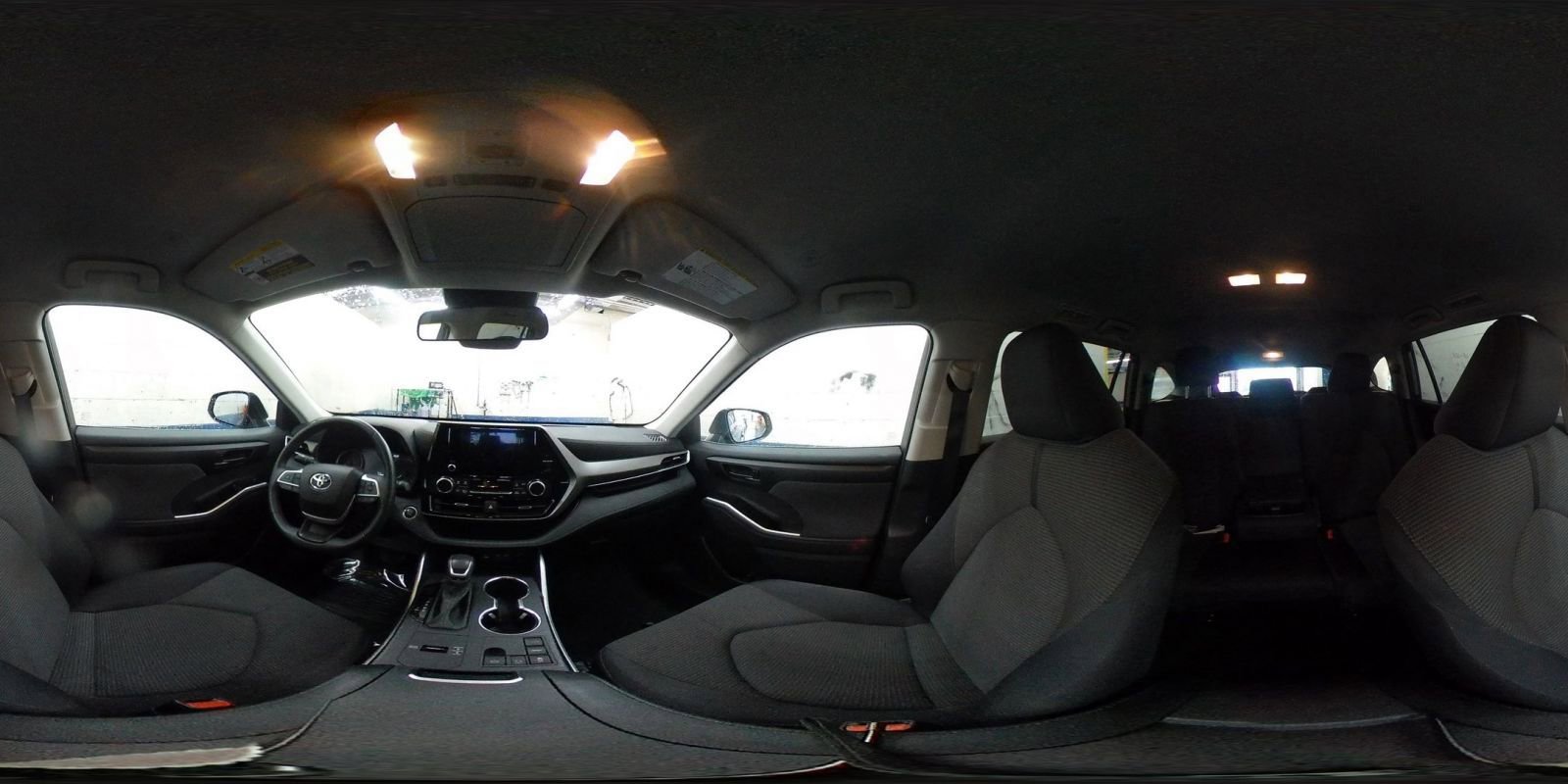 Used 2025 Toyota Highlander LE FWD image 40