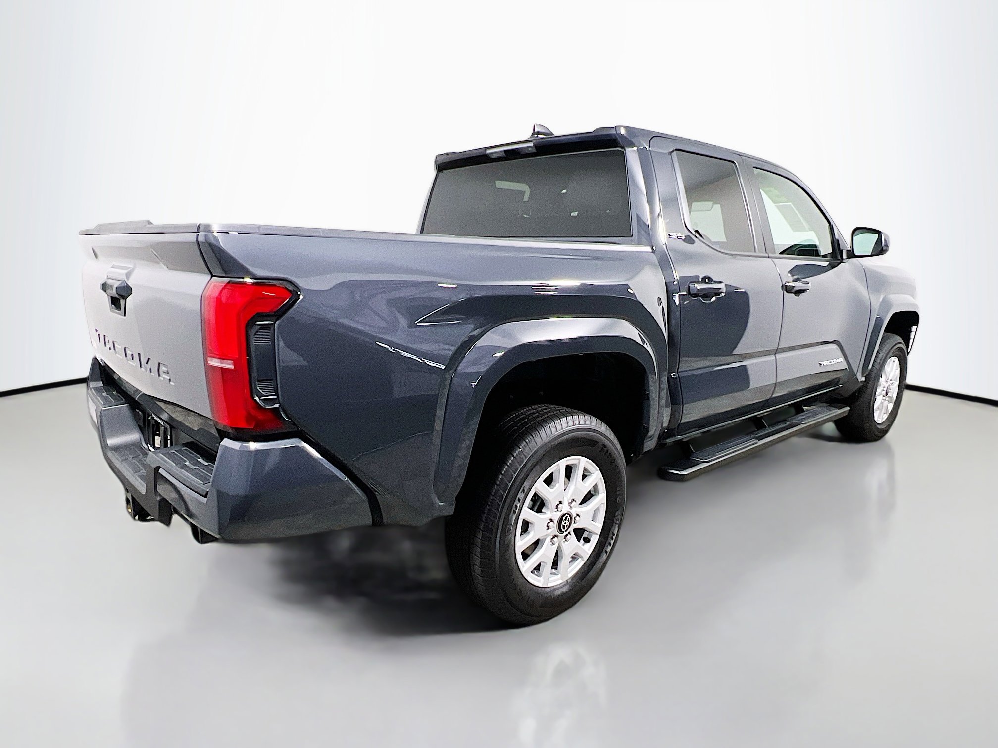 Used 2025 Toyota Tacoma SR5 image 4