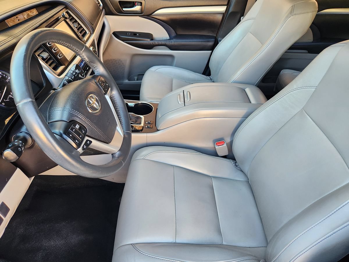 Used 2016 Toyota Highlander XLE FWD image 31
