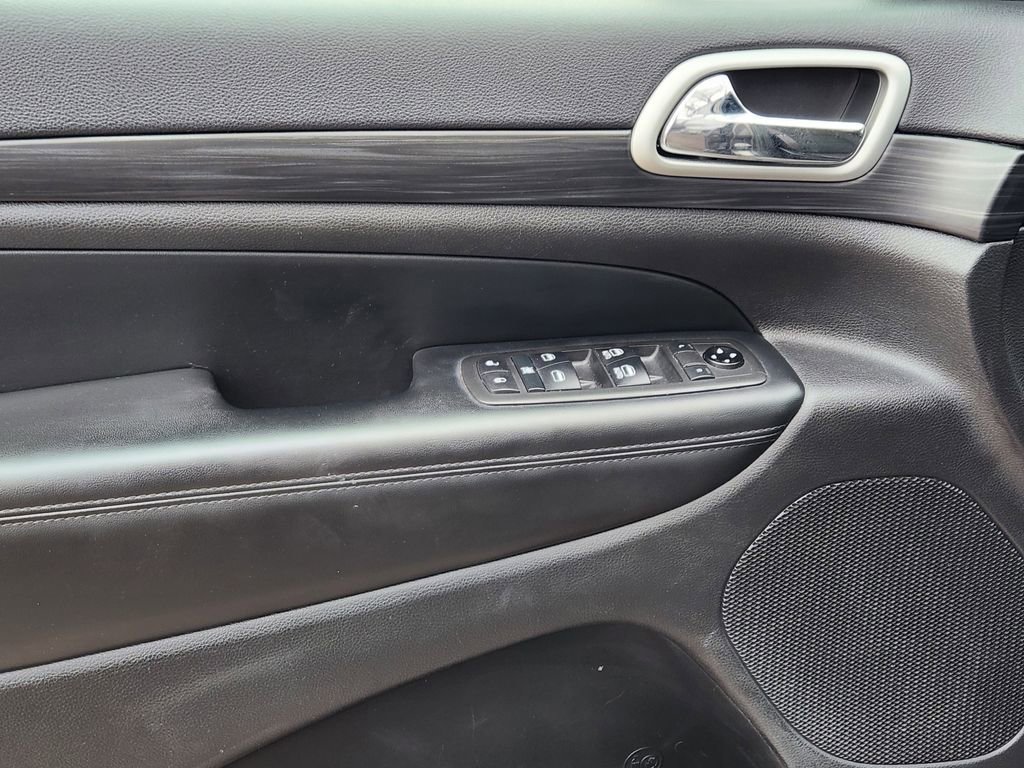 Used 2021 Jeep Grand Cherokee Laredo image 14