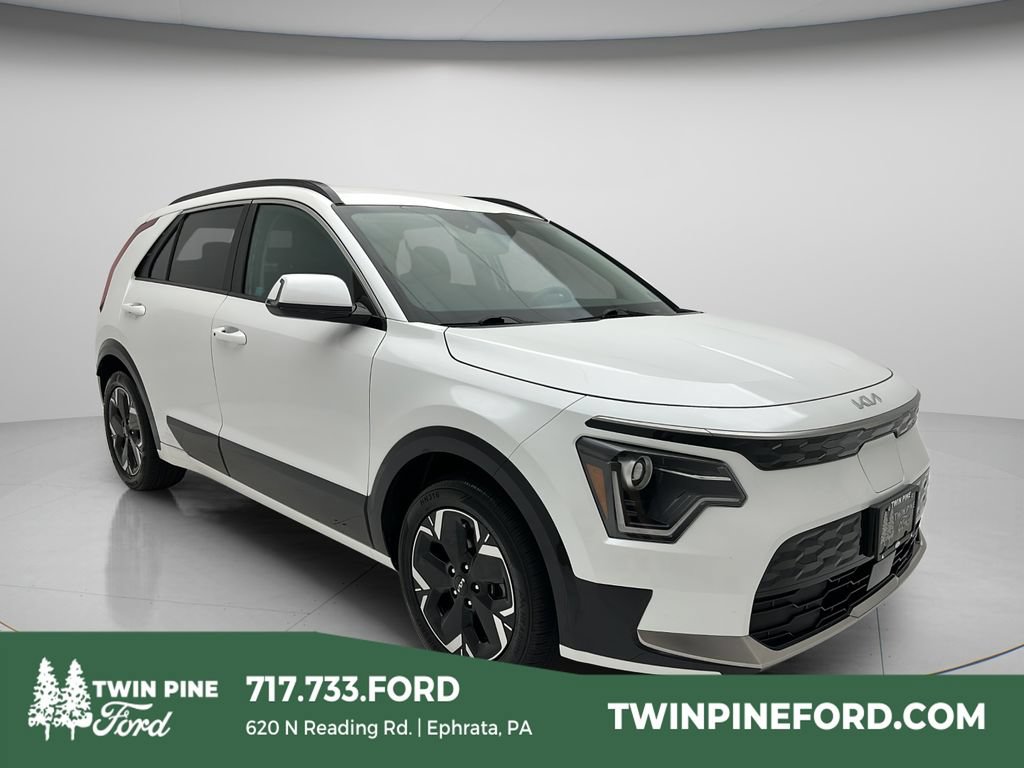 Used 2024 Kia Niro Wind w/ Wind Preserve Package FWD image 1