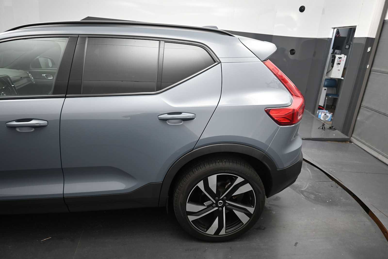 Used 2023 Volvo XC40 B5 Plus w/ Driver Assist Package AWD/4WD image 10