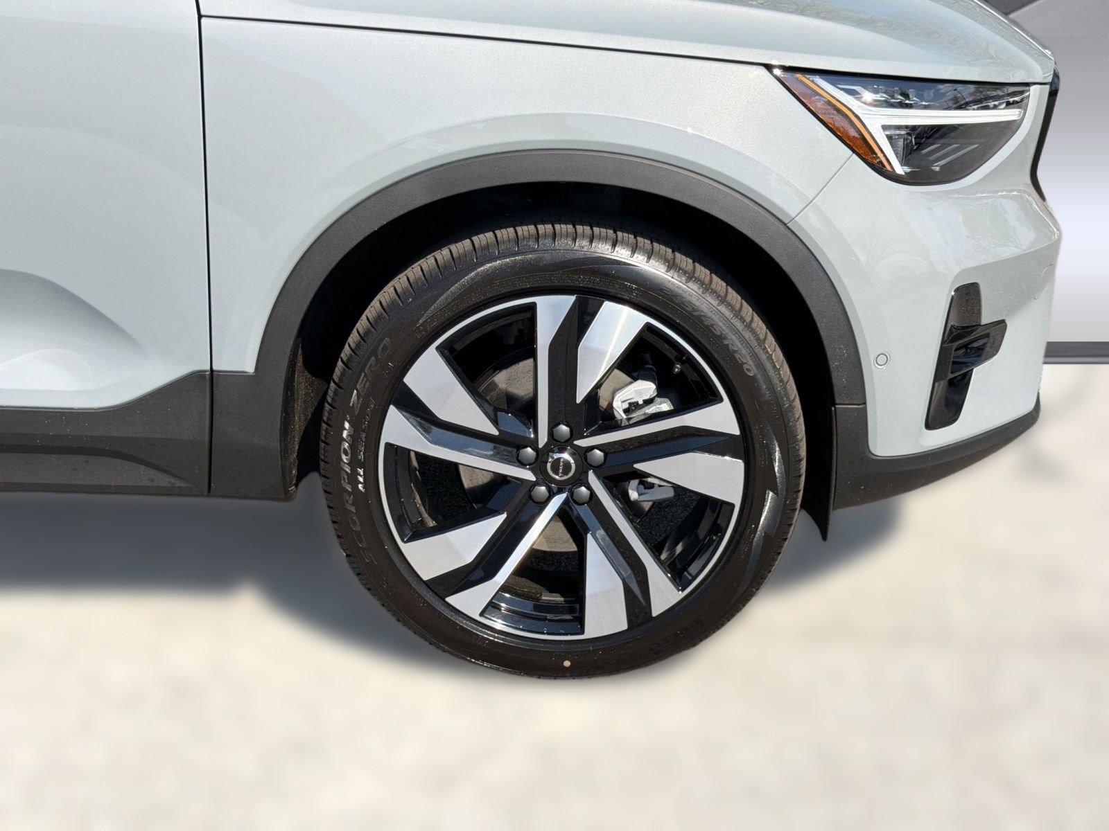 New 2026 Volvo XC40 B5 Ultra w/ Protection Package image 11