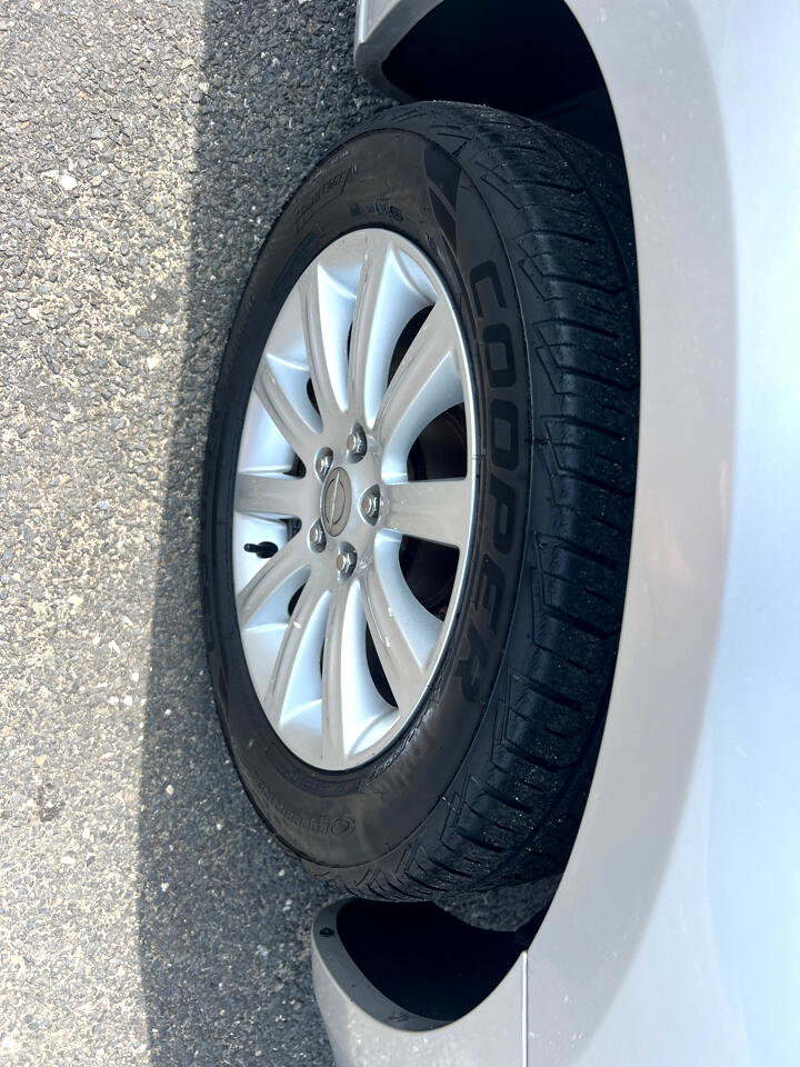 Used 2011 Chrysler 200 Touring image 9