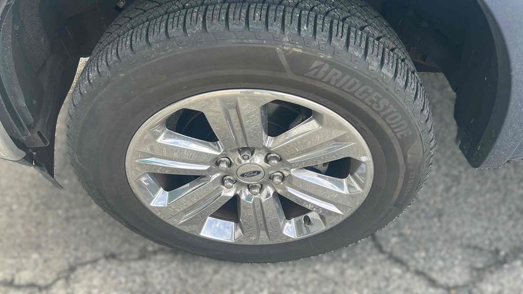 Used 2018 Ford F150 Lariat w/ Equipment Group 502A Luxury image 4