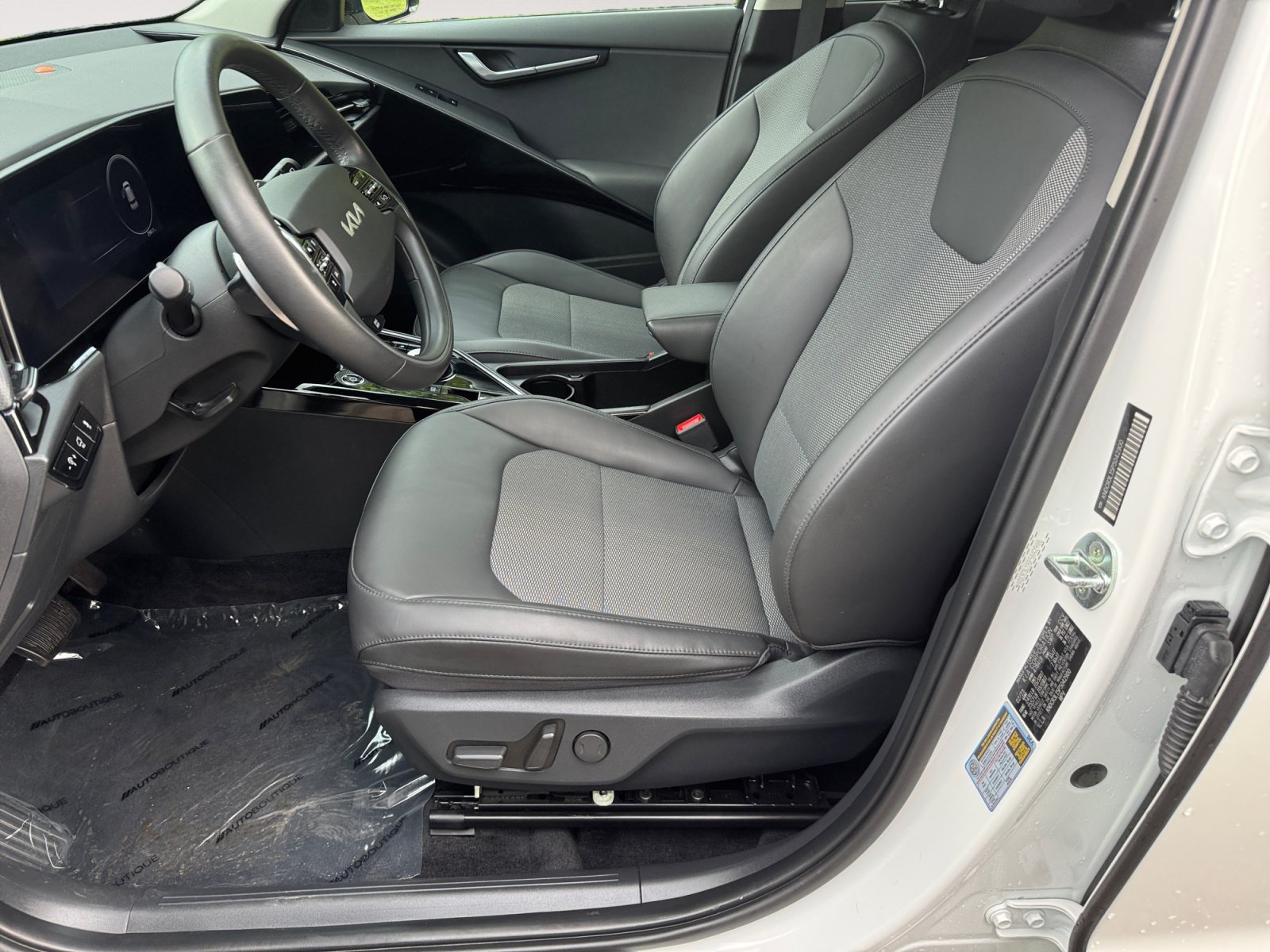 Used 2023 Kia Niro Wind w/ Wind Preserve Package FWD image 10