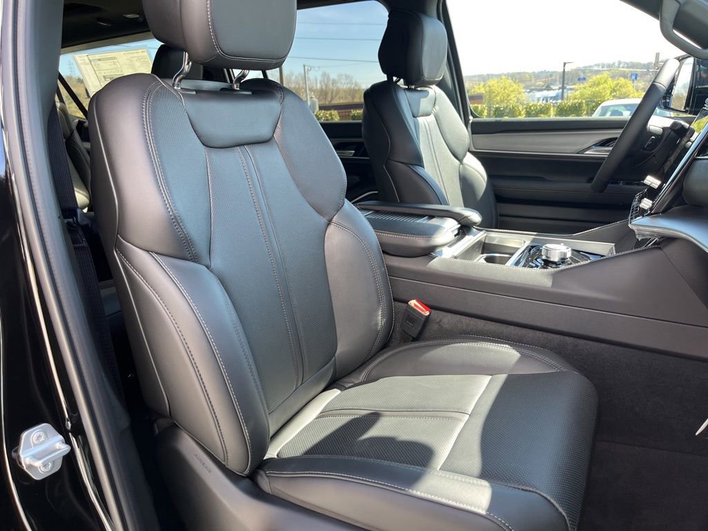 New 2026 Jeep Grand Wagoneer L 4WD image 30