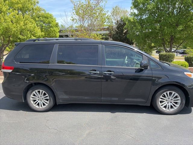 Used 2014 Toyota Sienna XLE w/ XLE Premium Package image 1