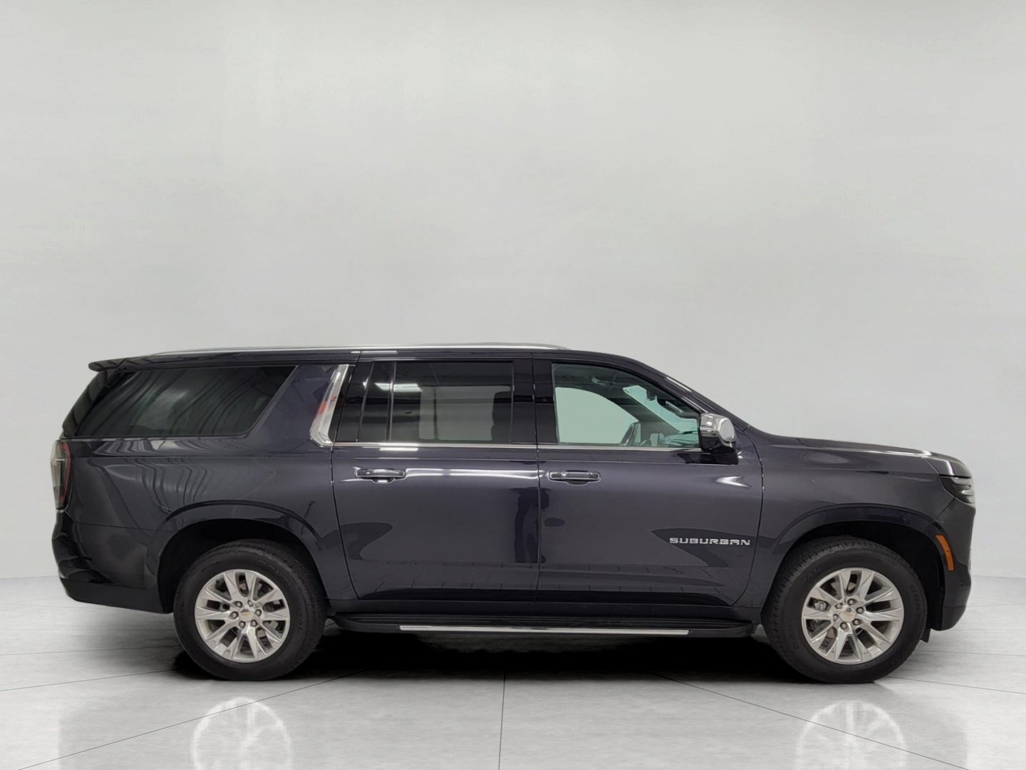 Used 2025 Chevrolet Suburban Premier AWD/4WD image 12