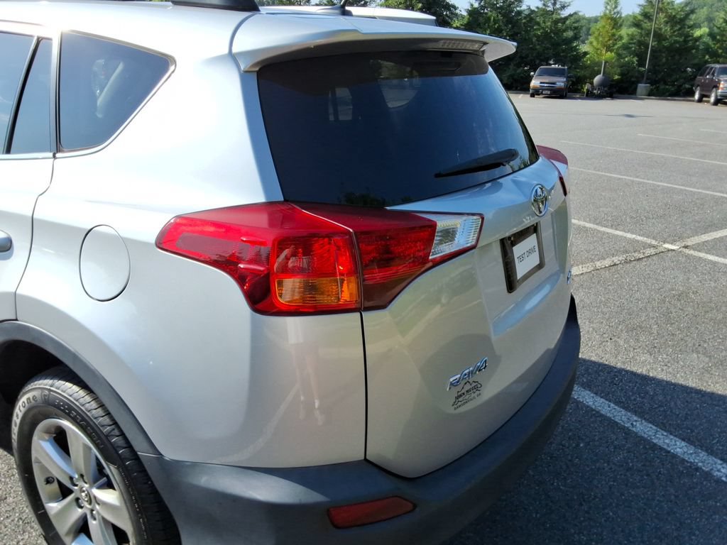 Used 2015 Toyota RAV4 XLE w/ Preferred Accessory Package FWD image 13