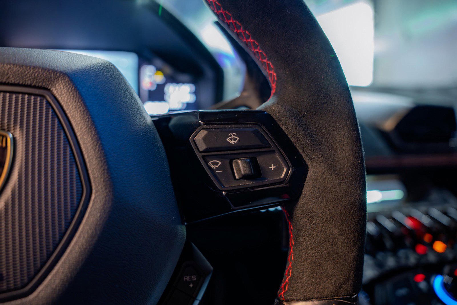 Used 2018 Lamborghini Huracan Performante image 32