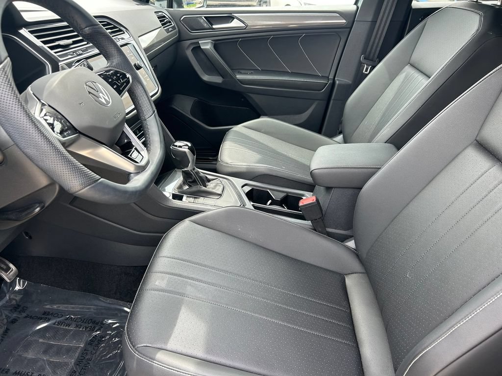 Used 2024 Volkswagen Tiguan SE R-Line FWD image 11