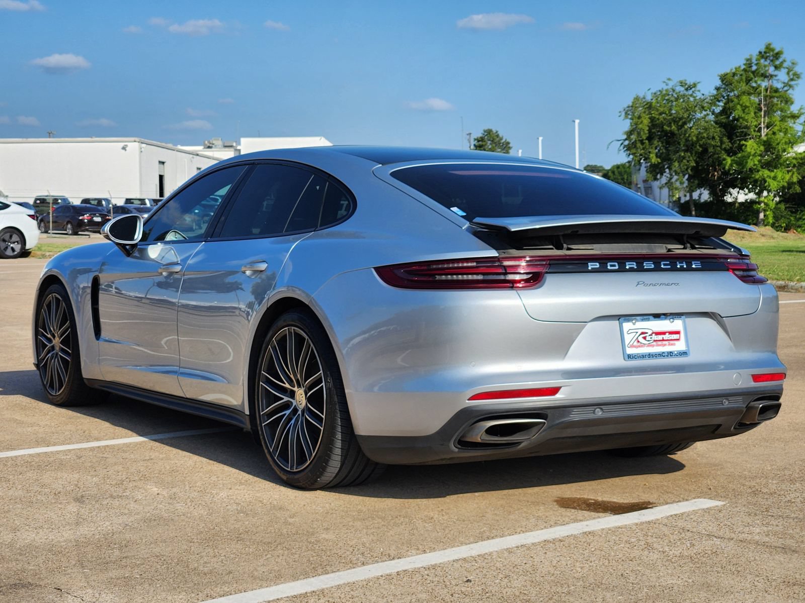 Used 2017 Porsche Panamera 4 AWD/4WD image 4