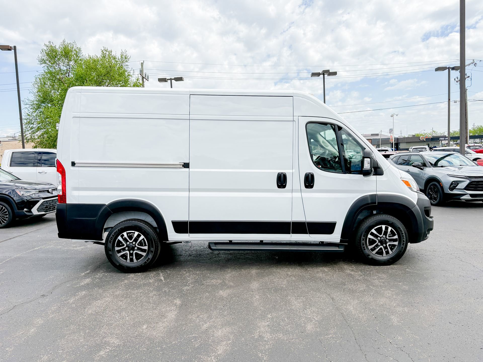 Used 2024 RAM ProMaster 2500 w/ Premium Convenience Group FWD image 14