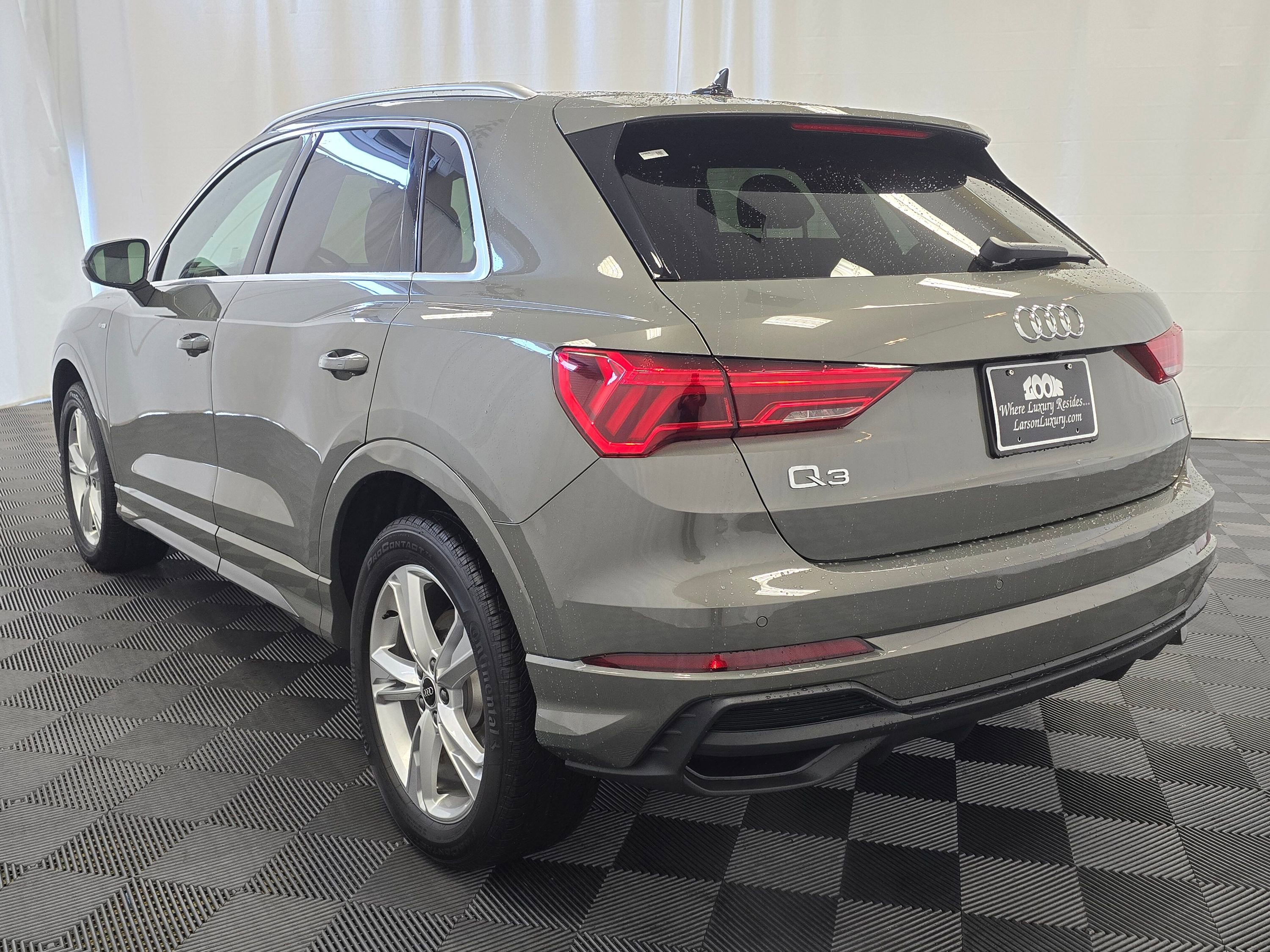 Used 2023 Audi Q3 2.0T Premium Plus w/ Premium Plus Package image 4