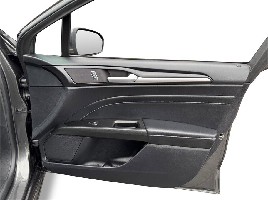 Used 2019 Ford Fusion Energi Titanium FWD image 19