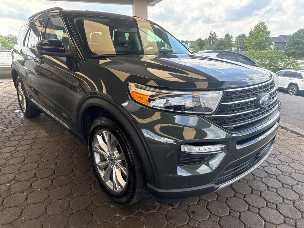 Used 2024 Ford Explorer XLT w/ Equipment Group 202A AWD/4WD image 4