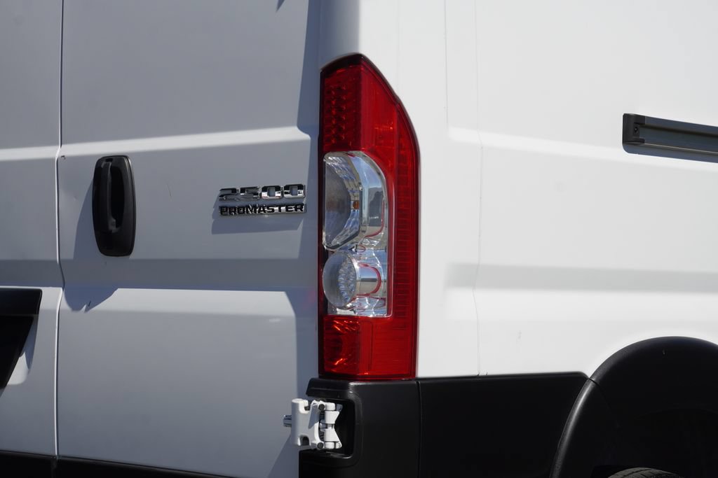Used 2024 RAM ProMaster 2500 w/ Convenience Group FWD image 11