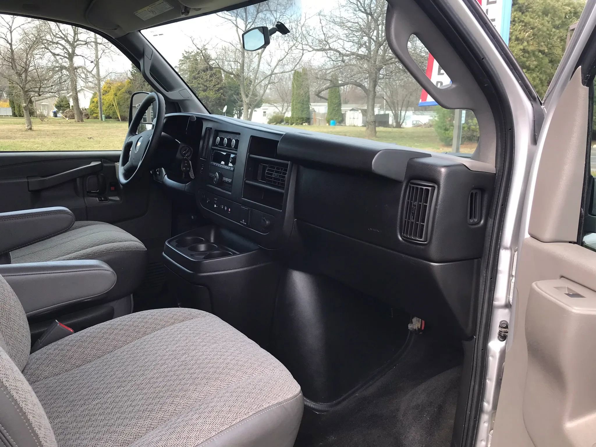 Used 2017 Chevrolet Express 3500 LT w/ LT Preferred Equipment Group image 2