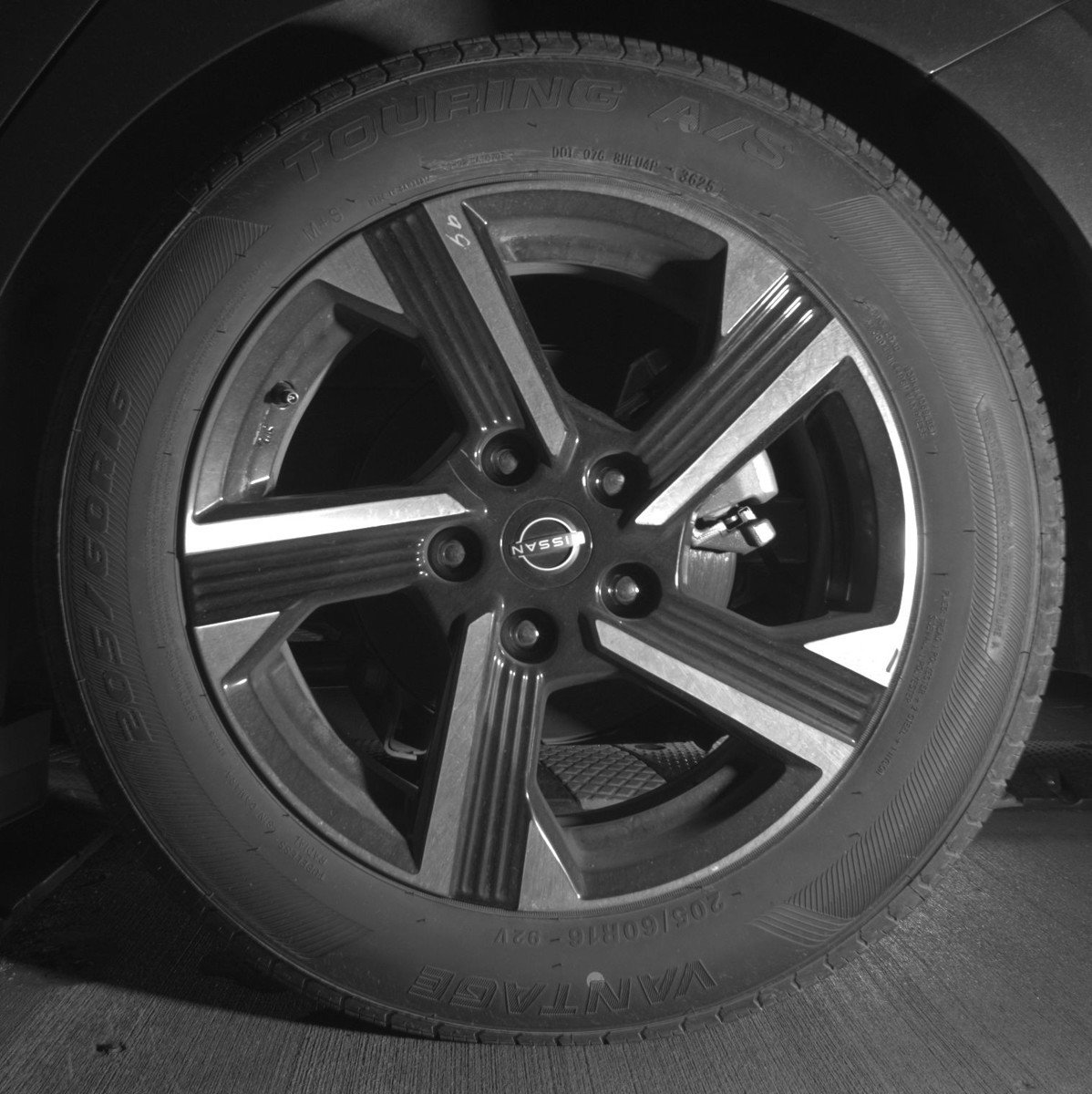 Used 2025 Nissan Sentra SV FWD image 14