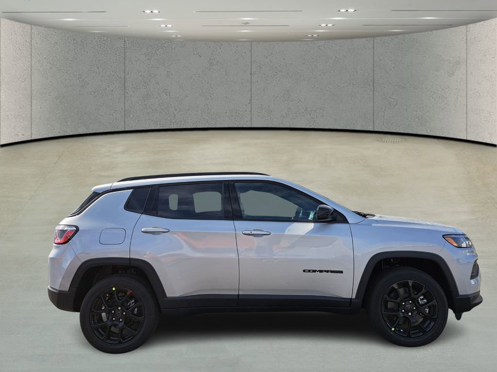 New 2026 Jeep Compass Latitude image 4