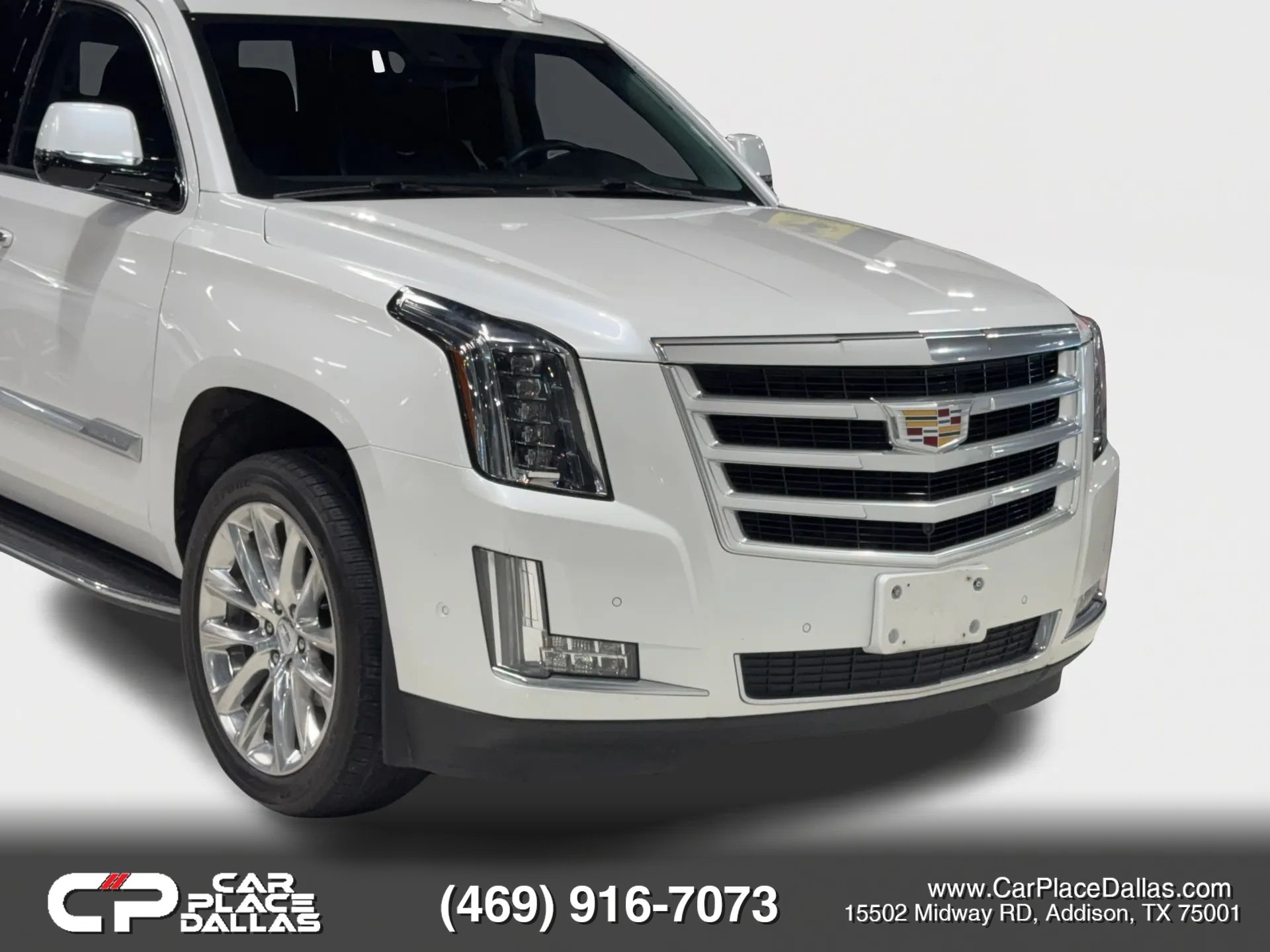 Used 2019 Cadillac Escalade Luxury RWD image 3