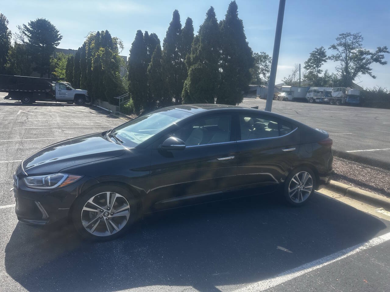 Used 2017 Hyundai Elantra Limited w/ Limited Tech Package 04 FWD image 1