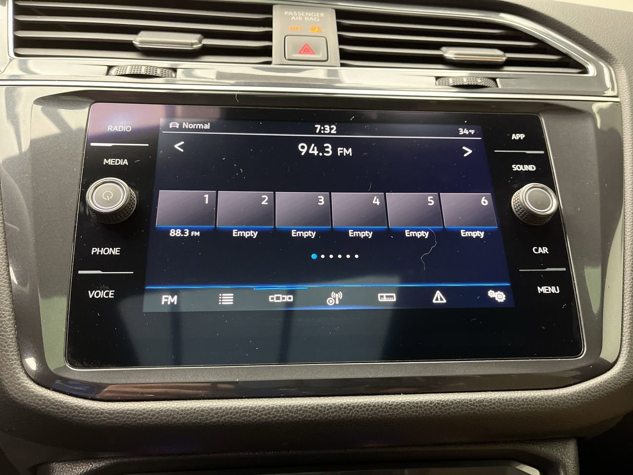 Used 2022 Volkswagen Tiguan SE AWD/4WD image 18