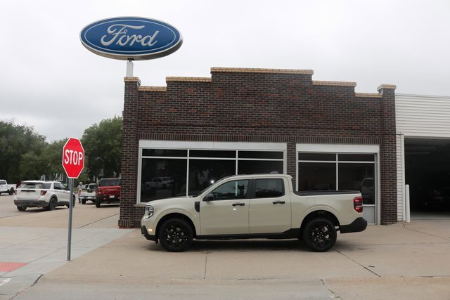 New 2025 Ford Maverick XLT w/ Black Appearance Package