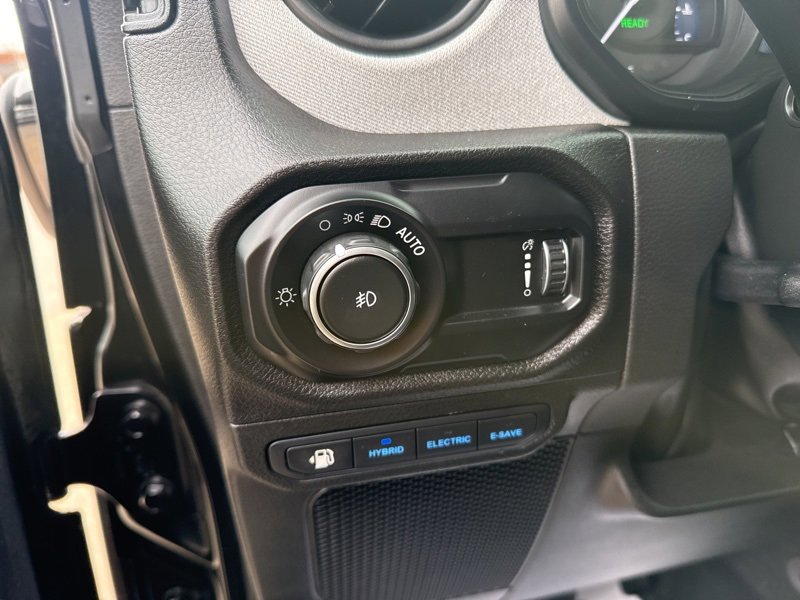 Used 2024 Jeep Wrangler Unlimited image 24