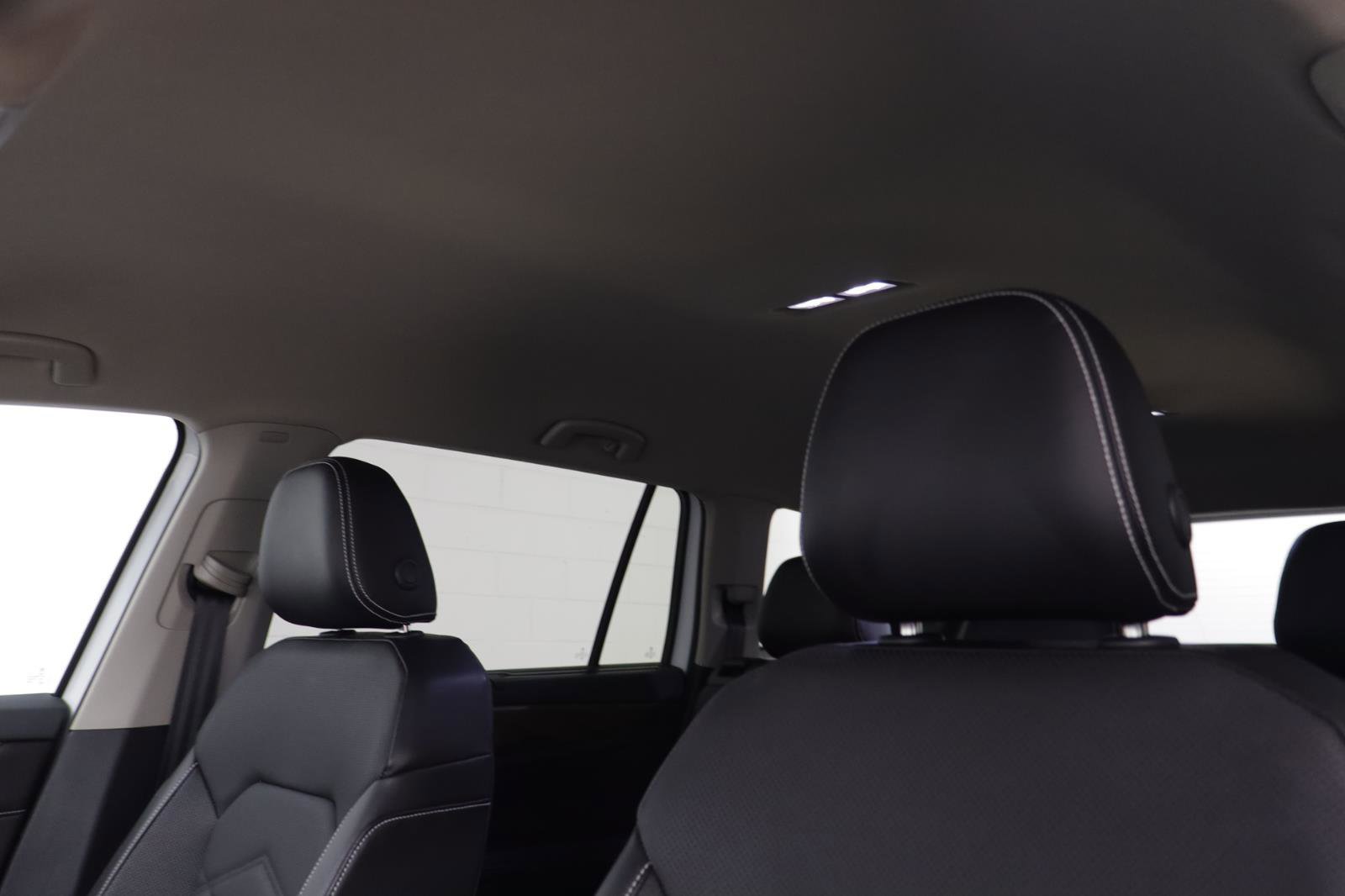 Certified 2024 Volkswagen Atlas SE w/ Black Wheel Package image 11