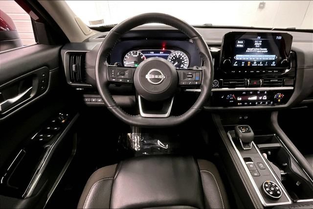 Used 2024 Nissan Pathfinder SL AWD/4WD image 6