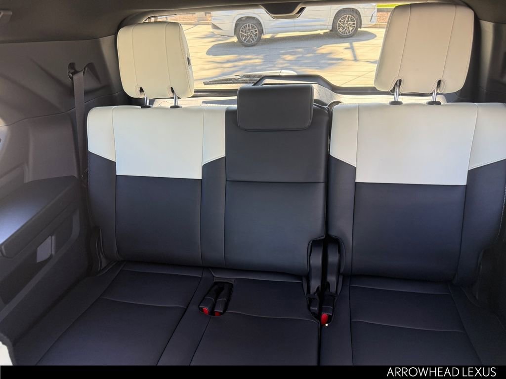 Used 2025 Toyota Sequoia Capstone image 30
